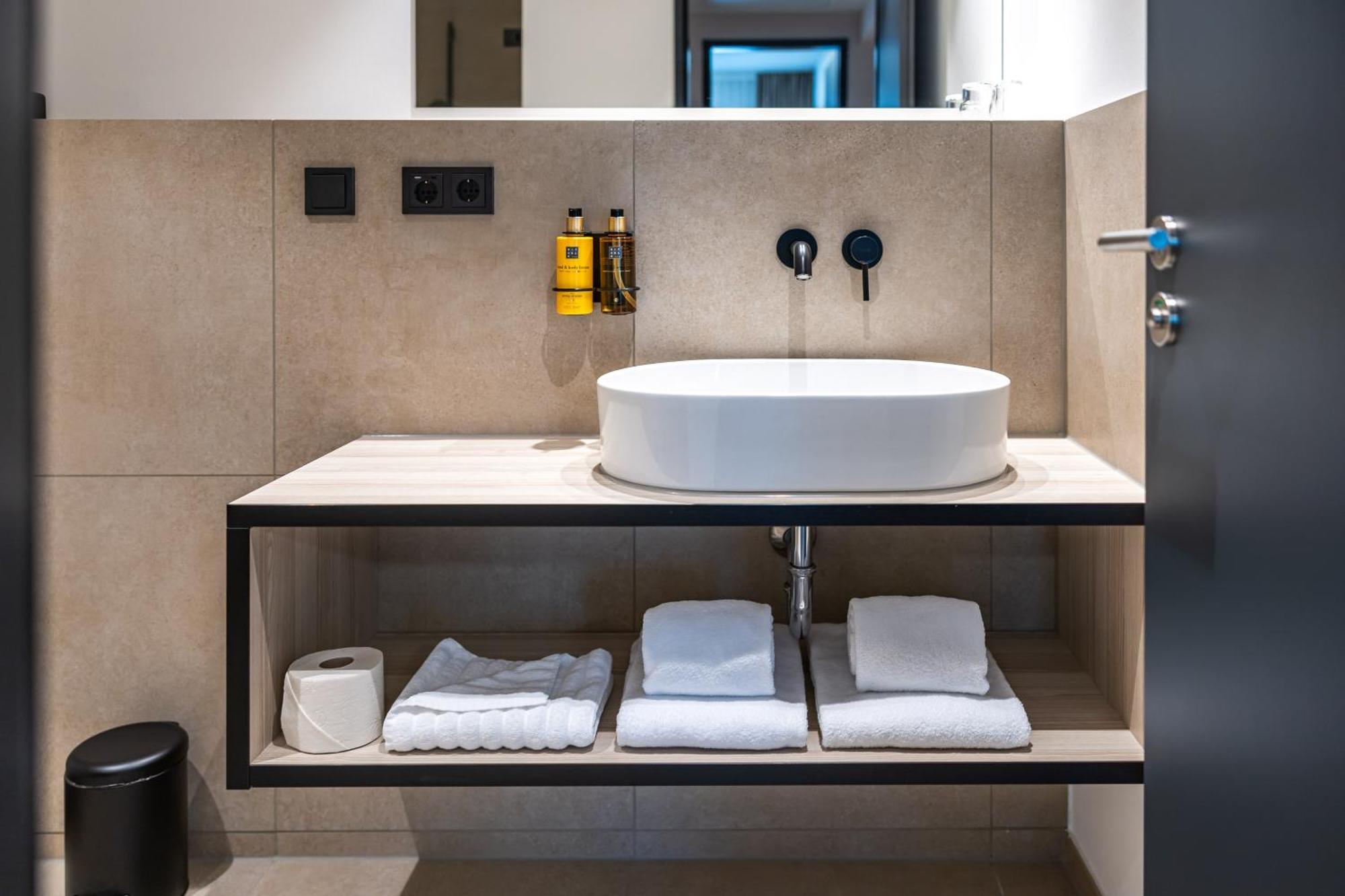 Platzhirsch Living Otel Kelsterbach Dış mekan fotoğraf